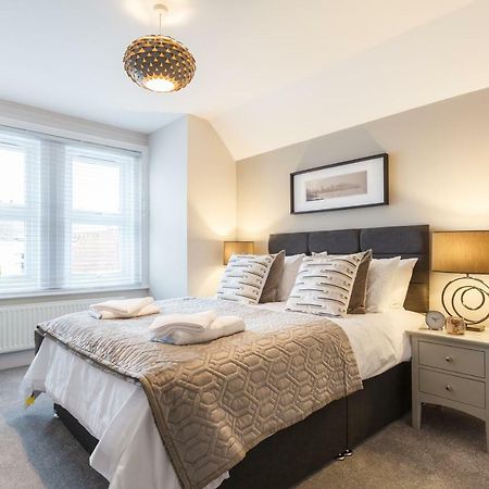 Stylish Town Centre House - 300Mbps, Parking & Sunny Decking Appartement Bournemouth Buitenkant foto