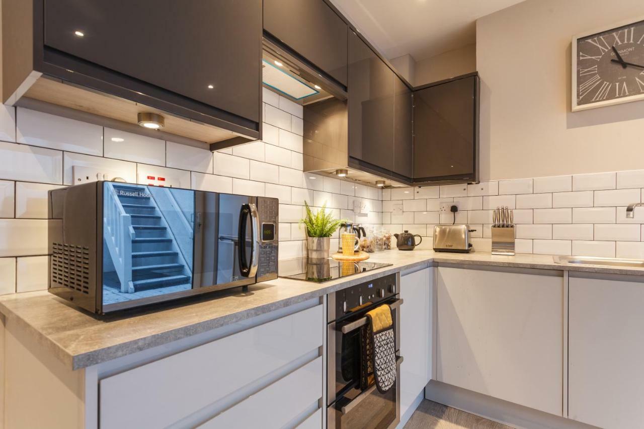 Stylish Town Centre House - 300Mbps, Parking & Sunny Decking Appartement Bournemouth Buitenkant foto