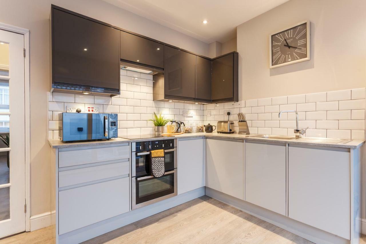 Stylish Town Centre House - 300Mbps, Parking & Sunny Decking Appartement Bournemouth Buitenkant foto