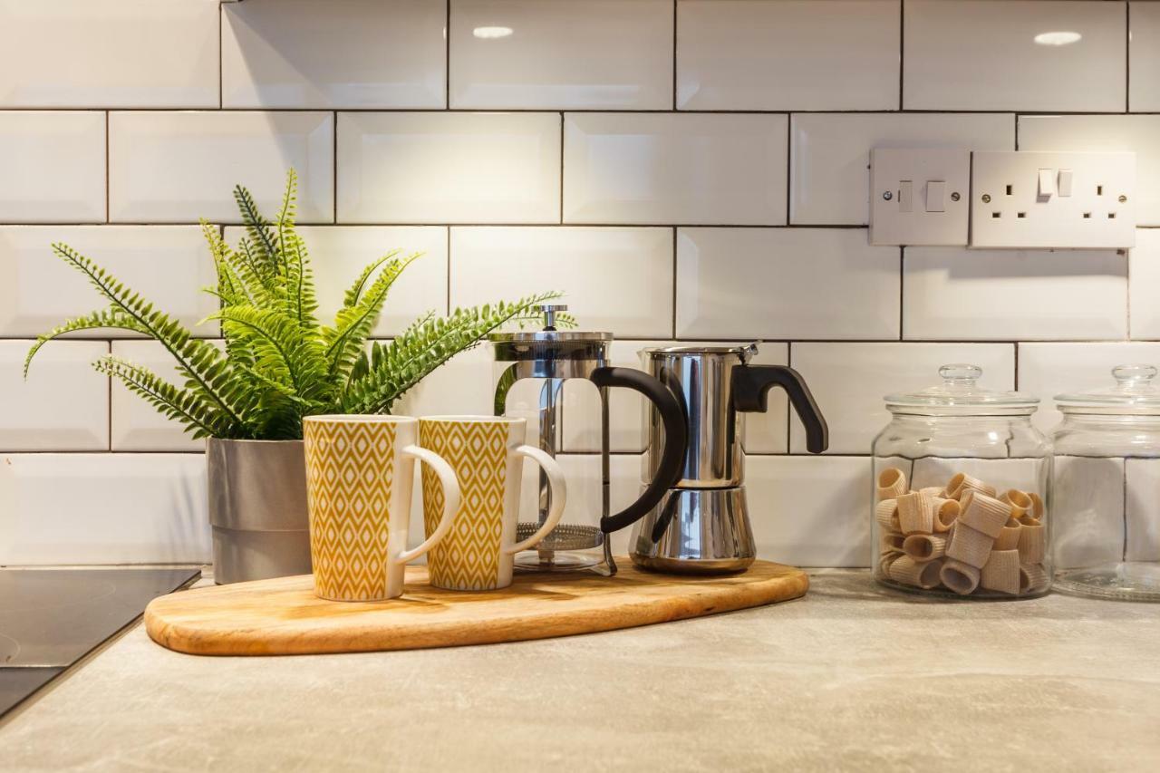 Stylish Town Centre House - 300Mbps, Parking & Sunny Decking Appartement Bournemouth Buitenkant foto