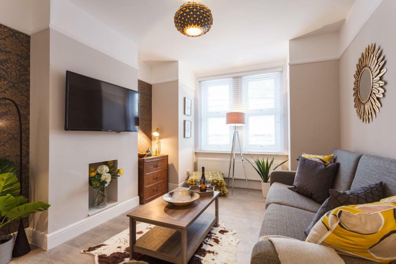 Stylish Town Centre House - 300Mbps, Parking & Sunny Decking Appartement Bournemouth Buitenkant foto